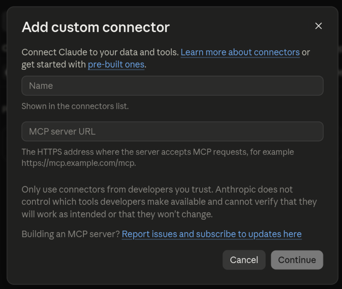 Het venster Add custom connector in Claude: een veld Name, een veld MCP server URL met de uitleg dat het een HTTPS-adres is, een waarschuwing om alleen connectors van makers te gebruiken die je vertrouwt, en de knoppen Cancel en Continue.